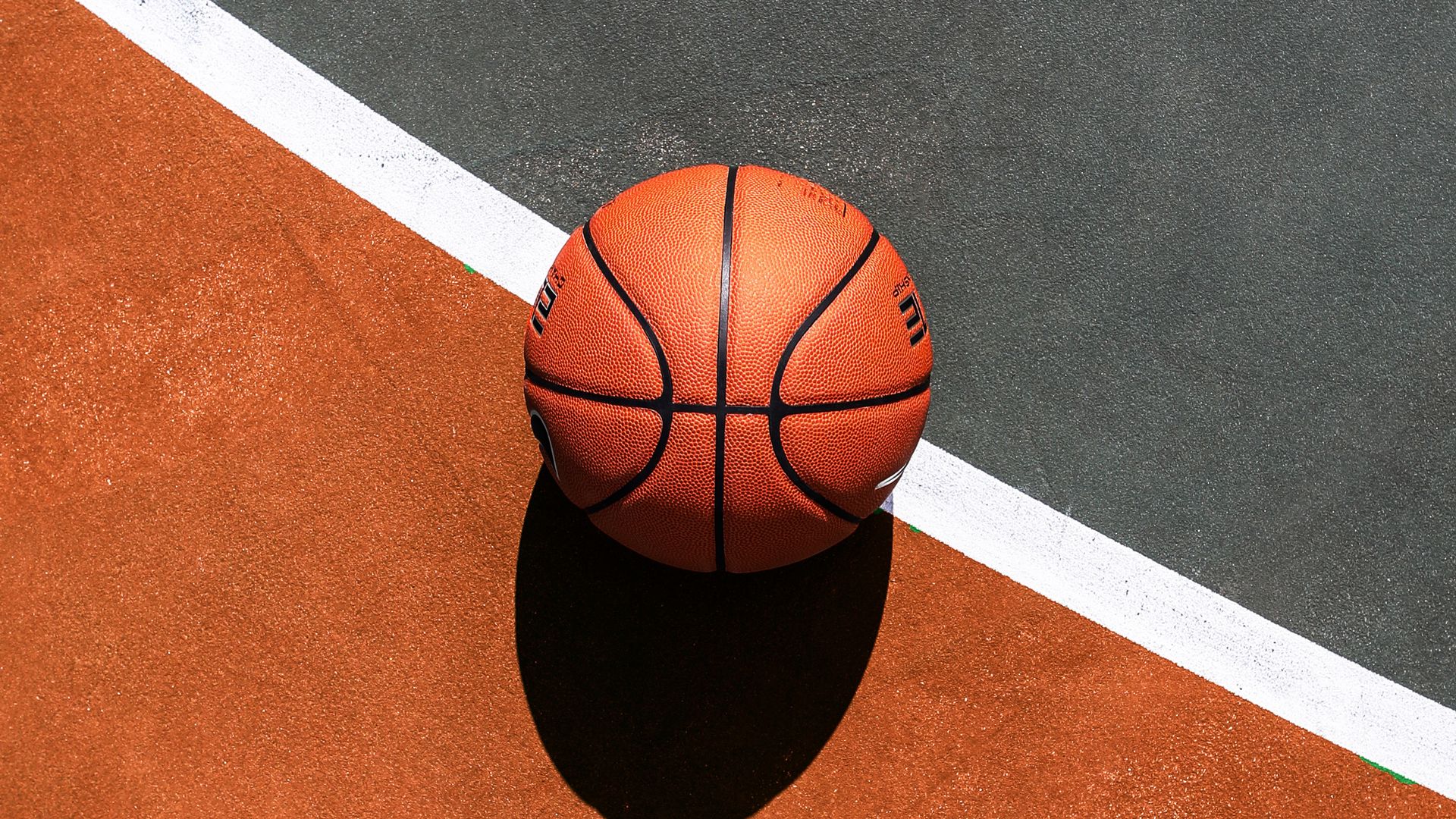 basketball_on_court